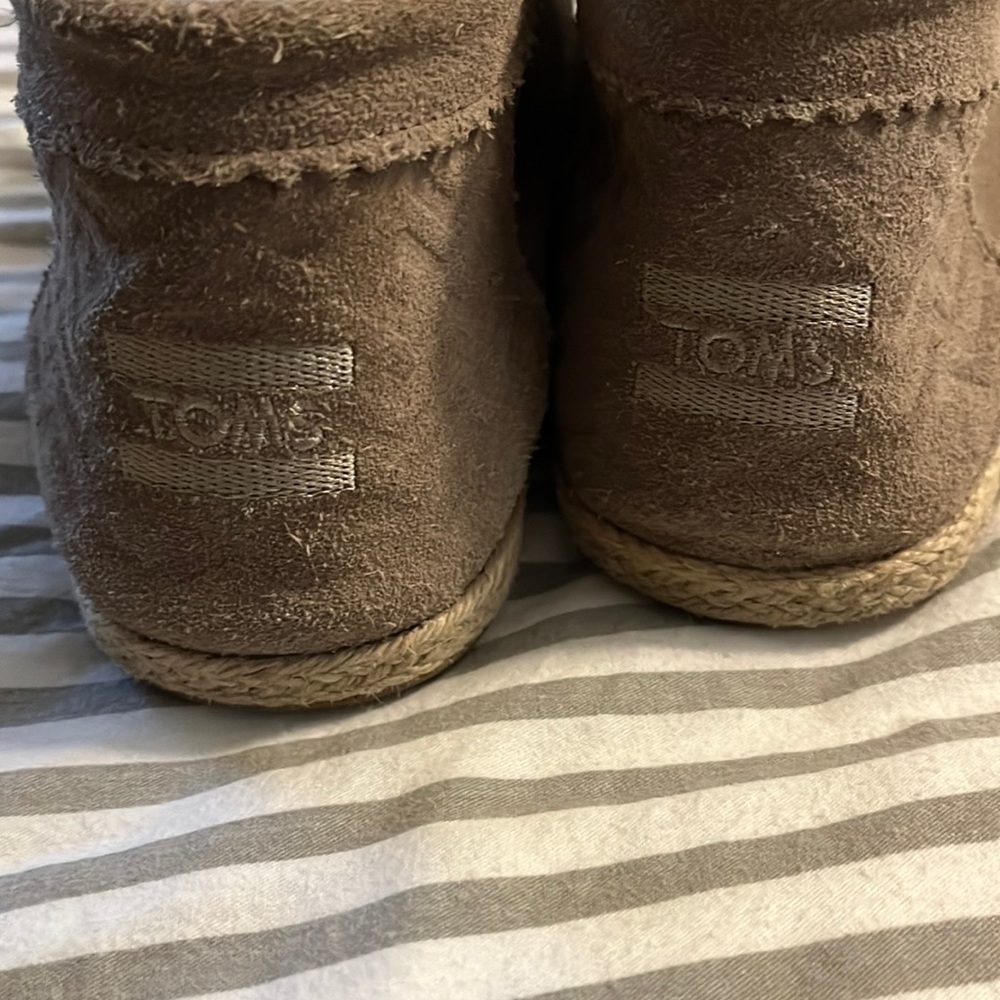 Tom’s booties TOMS
PALMERA CHUKKA